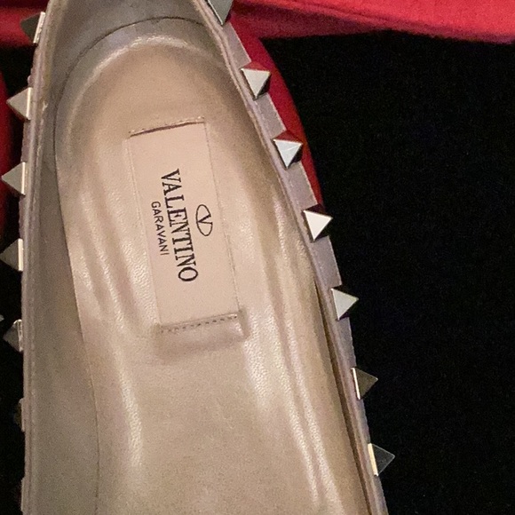 Valentino Garavani Red and Tan Studded Flats - Picture 3 of 7